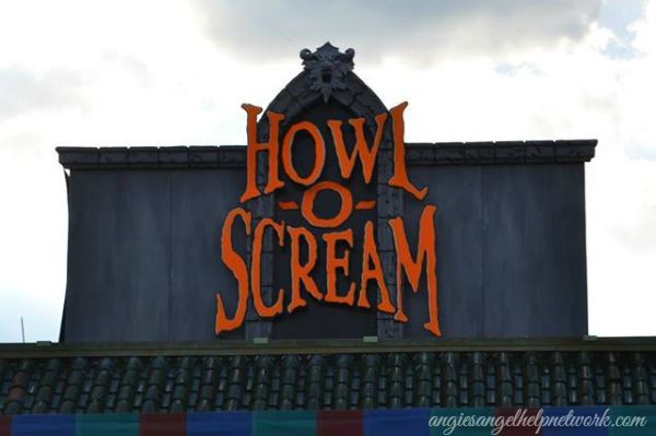 Howl-O-Scream Cursed 2014