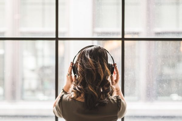 5 Amazing Health Benefits of Listening to Music 